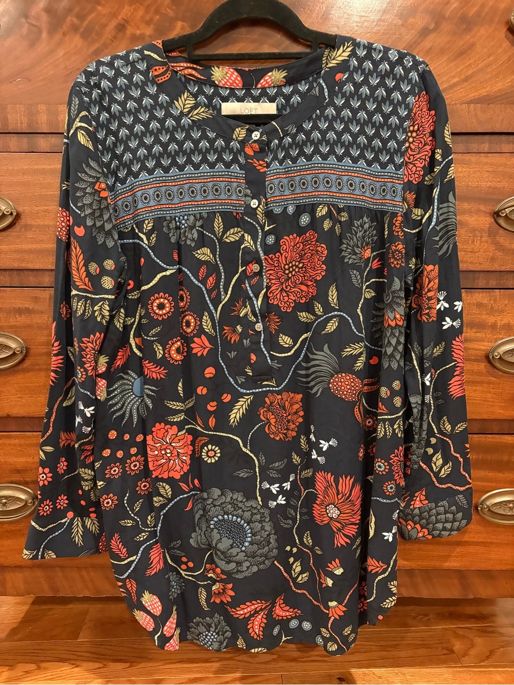 Loft Ann Taylor navy blue floral and paisley print tunic blouse Large